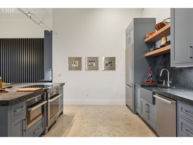 1314 Nw IRVING St 701, Portland, OR 97209