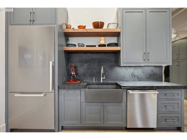 1314 Nw IRVING St 701, Portland, OR 97209