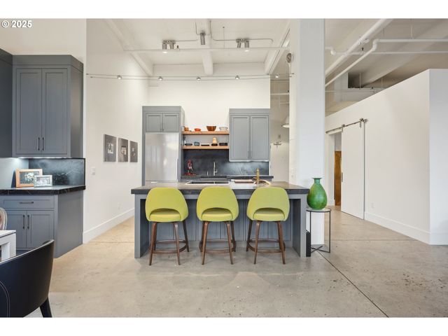 1314 Nw IRVING St 701, Portland, OR 97209