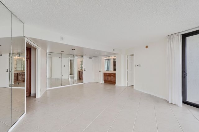 5420 N OCEAN Drive 2404, Singer Island, FL 33404