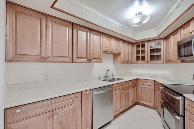 5420 N OCEAN Drive 2404, Singer Island, FL 33404