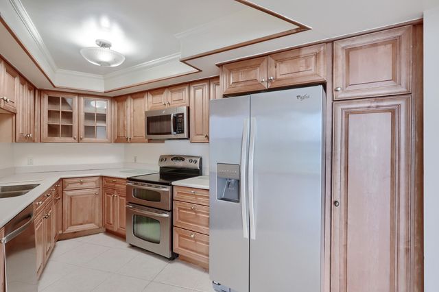 5420 N OCEAN Drive 2404, Singer Island, FL 33404