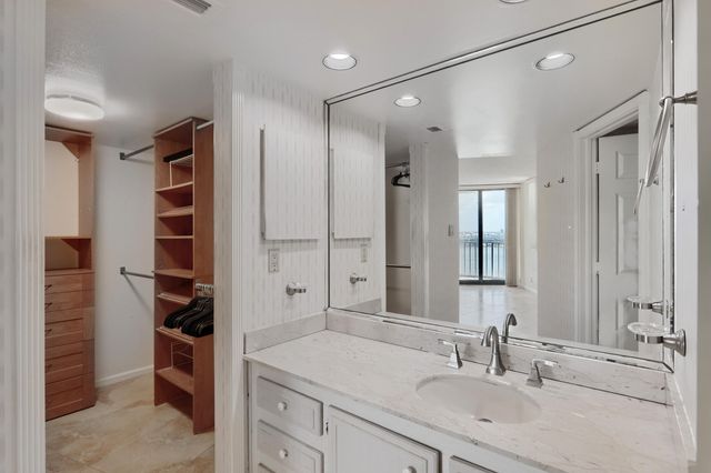 5420 N OCEAN Drive 2404, Singer Island, FL 33404