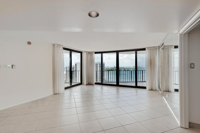 5420 N OCEAN Drive 2404, Singer Island, FL 33404