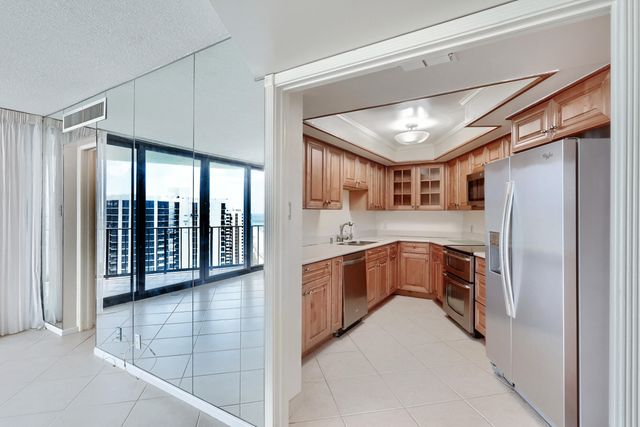 5420 N OCEAN Drive 2404, Singer Island, FL 33404