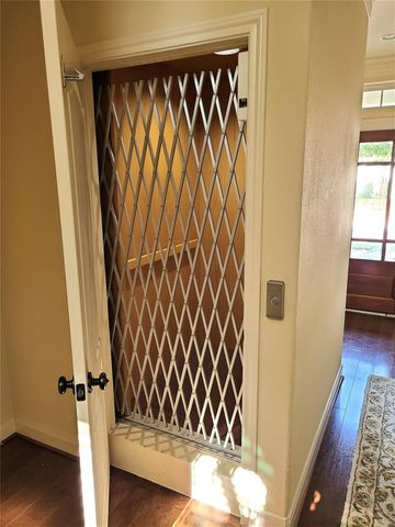 91 Low Country Lane, The Woodlands, TX 77380