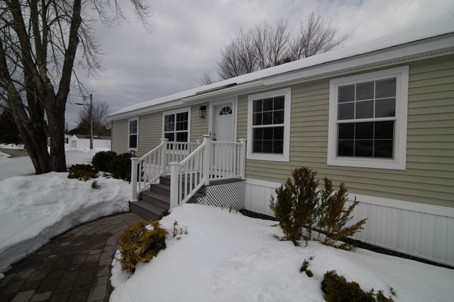 36 Seabreeze Drive, North Hampton, NH 03862