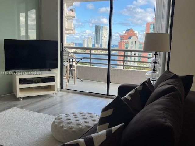 3300 NE 191st St 1916, Aventura, FL 33180