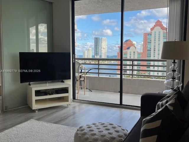 3300 NE 191st St 1916, Aventura, FL 33180