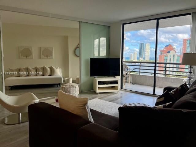 3300 NE 191st St 1916, Aventura, FL 33180