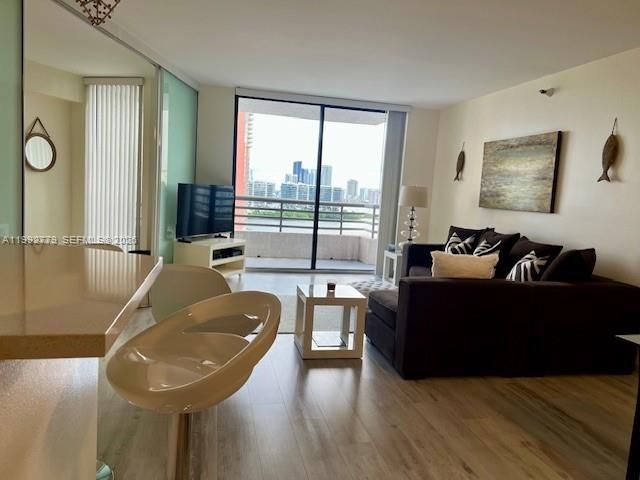 3300 NE 191st St 1916, Aventura, FL 33180