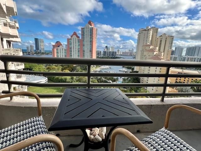 3300 NE 191st St 1916, Aventura, FL 33180