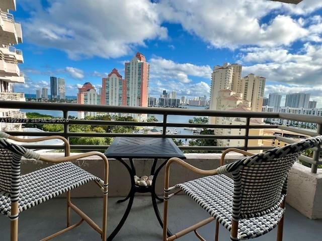 3300 NE 191st St 1916, Aventura, FL 33180