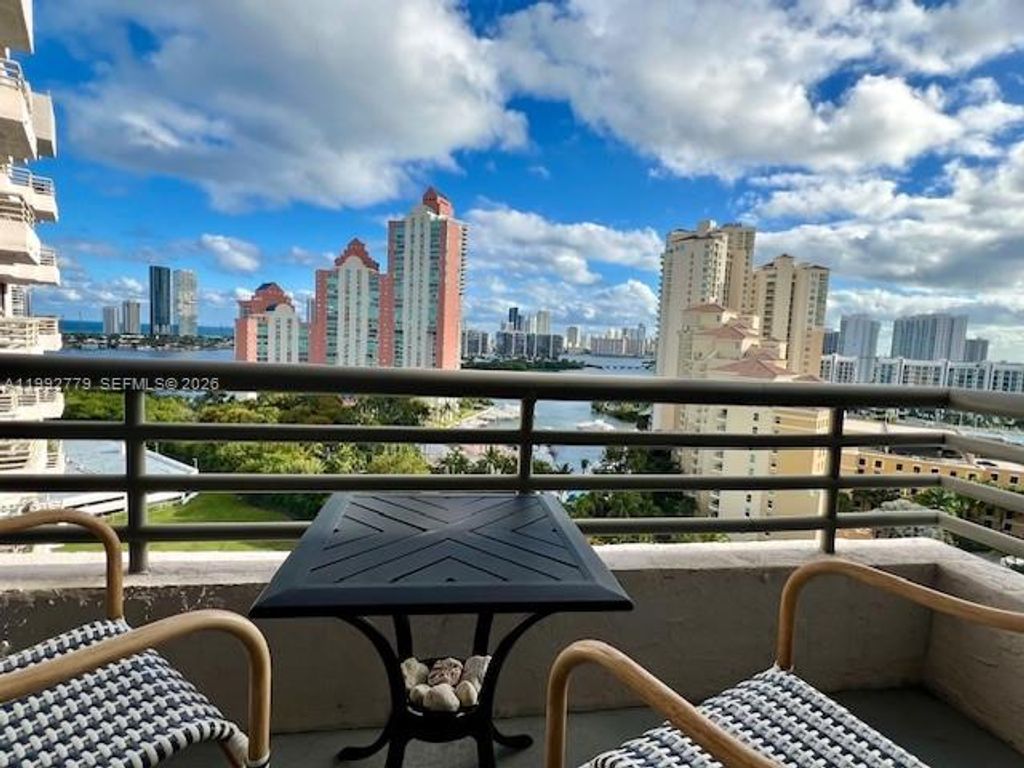 3300 NE 191st St 1916, Aventura, FL 33180