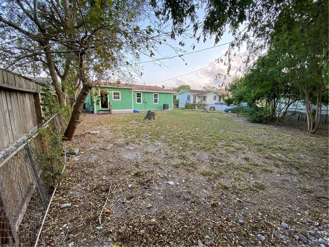 937 Nandina Dr, Corpus Christi, TX 78408