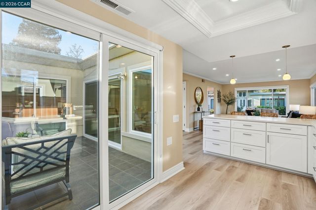 2308 Tice Creek Dr 5, Walnut Creek, CA 94595