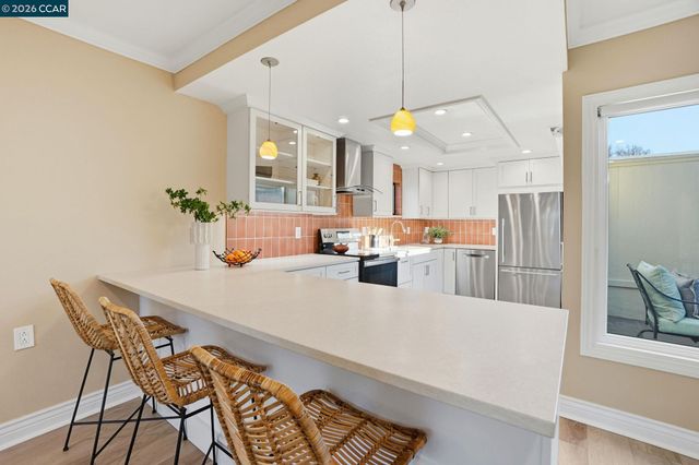 2308 Tice Creek Dr 5, Walnut Creek, CA 94595