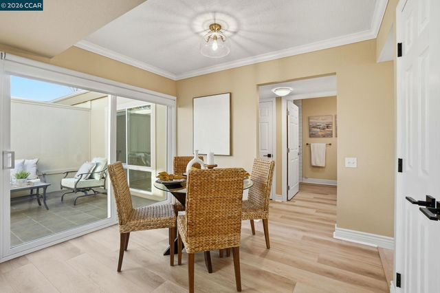 2308 Tice Creek Dr 5, Walnut Creek, CA 94595