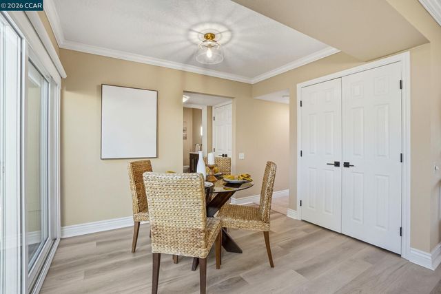 2308 Tice Creek Dr 5, Walnut Creek, CA 94595