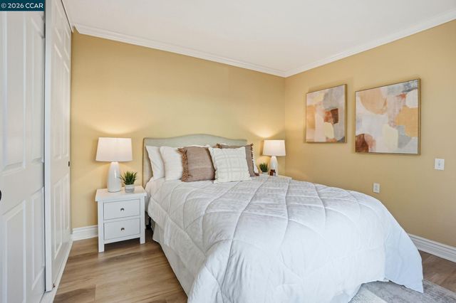 2308 Tice Creek Dr 5, Walnut Creek, CA 94595