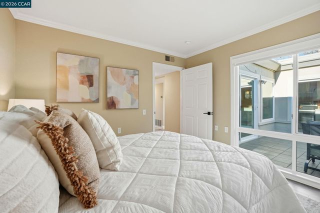 2308 Tice Creek Dr 5, Walnut Creek, CA 94595