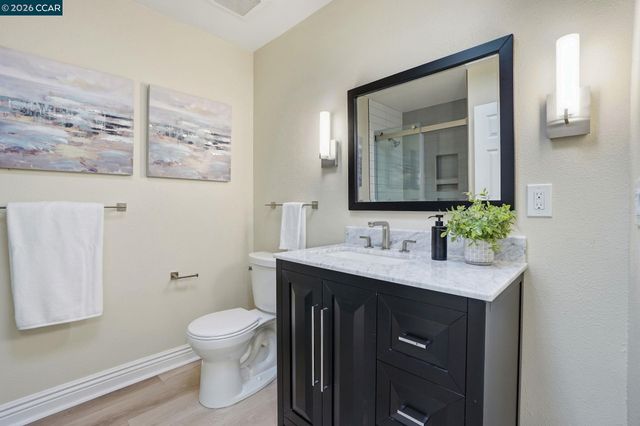 2308 Tice Creek Dr 5, Walnut Creek, CA 94595