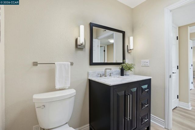 2308 Tice Creek Dr 5, Walnut Creek, CA 94595