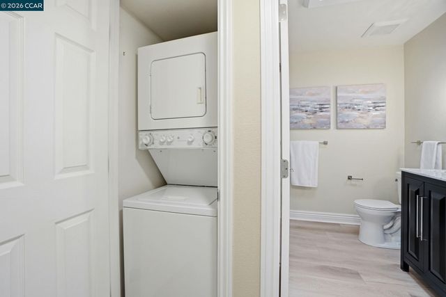 2308 Tice Creek Dr 5, Walnut Creek, CA 94595