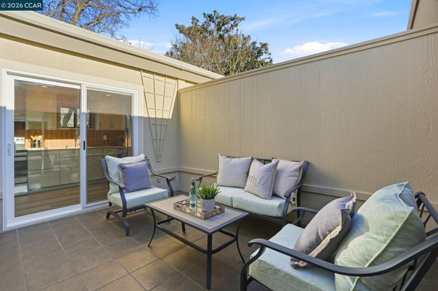 2308 Tice Creek Dr 5, Walnut Creek, CA 94595