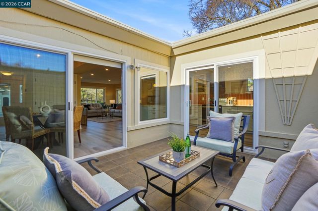 2308 Tice Creek Dr 5, Walnut Creek, CA 94595