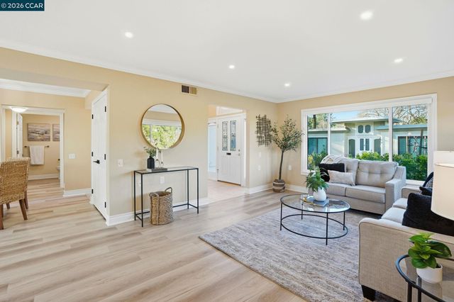 2308 Tice Creek Dr 5, Walnut Creek, CA 94595