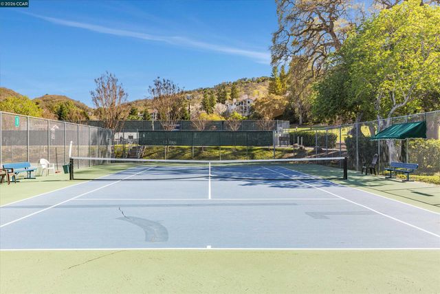 2308 Tice Creek Dr 5, Walnut Creek, CA 94595