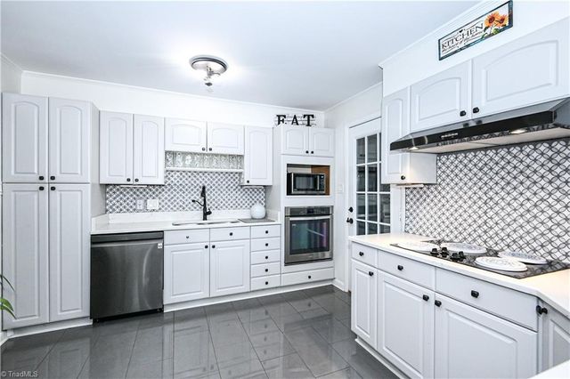 3917 W Friendly Avenue, Greensboro, NC 27410
