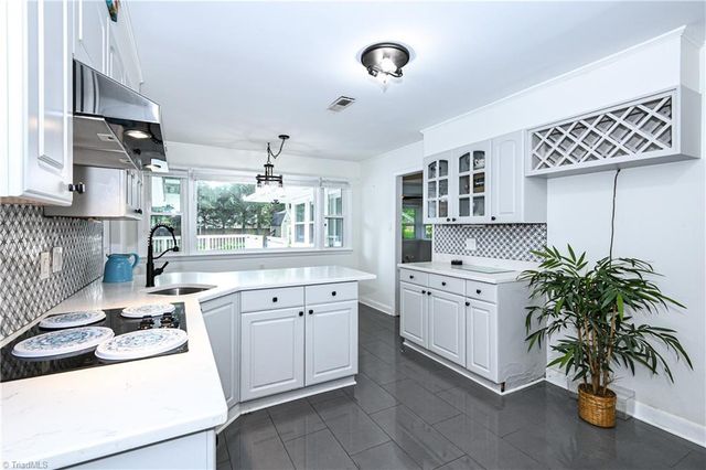 3917 W Friendly Avenue, Greensboro, NC 27410