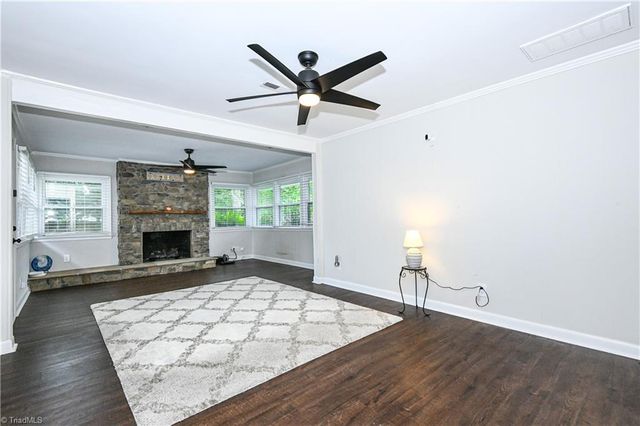 3917 W Friendly Avenue, Greensboro, NC 27410