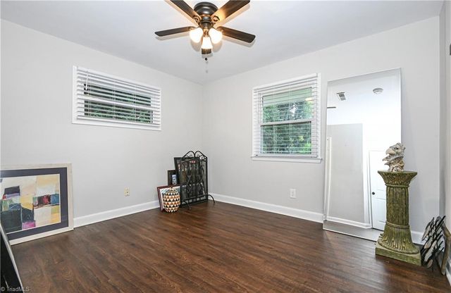 3917 W Friendly Avenue, Greensboro, NC 27410