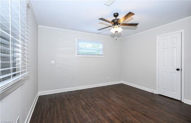 3917 W Friendly Avenue, Greensboro, NC 27410