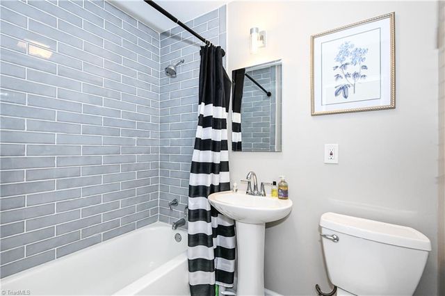 3917 W Friendly Avenue, Greensboro, NC 27410