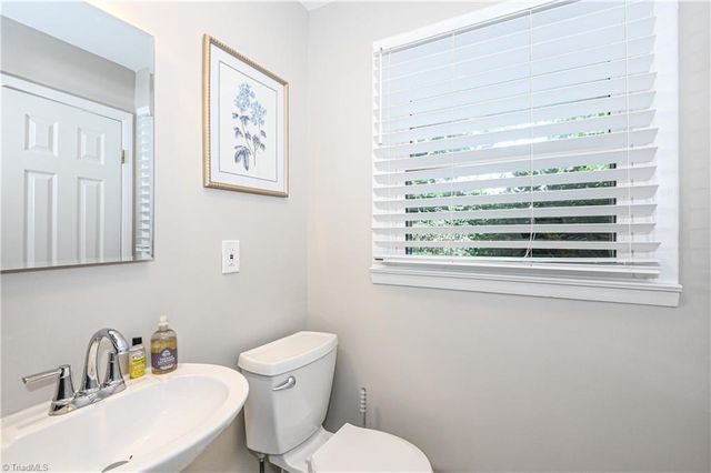 3917 W Friendly Avenue, Greensboro, NC 27410