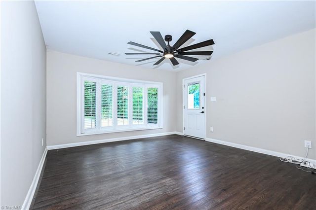 3917 W Friendly Avenue, Greensboro, NC 27410