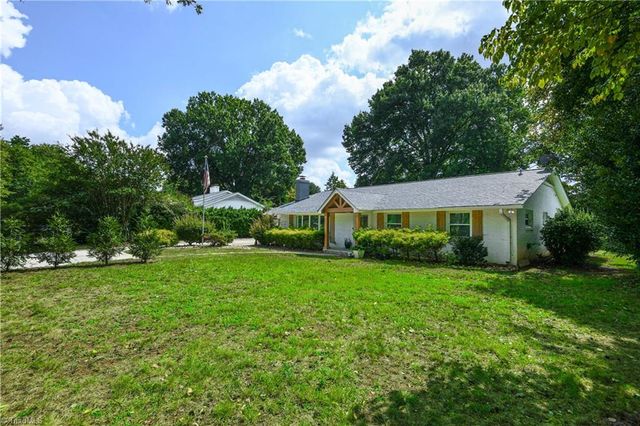 3917 W Friendly Avenue, Greensboro, NC 27410