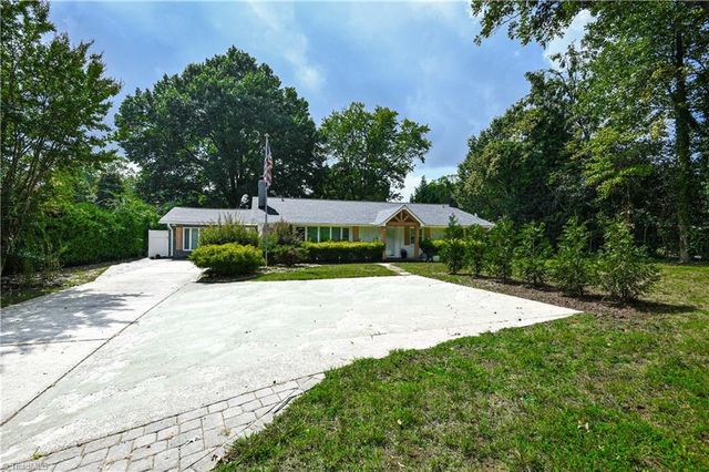 3917 W Friendly Avenue, Greensboro, NC 27410
