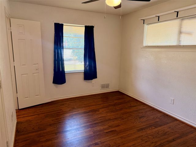 201 Collins Drive, Terrell, TX 75160