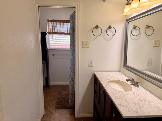 201 Collins Drive, Terrell, TX 75160