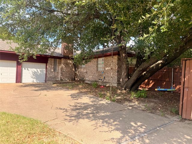 201 Collins Drive, Terrell, TX 75160