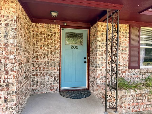 201 Collins Drive, Terrell, TX 75160