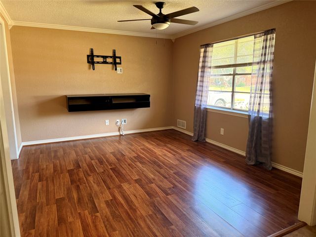 201 Collins Drive, Terrell, TX 75160