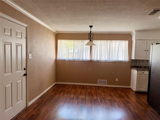 201 Collins Drive, Terrell, TX 75160