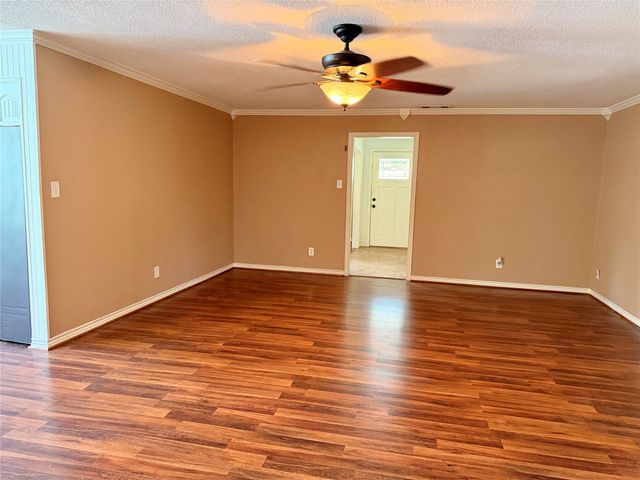 201 Collins Drive, Terrell, TX 75160