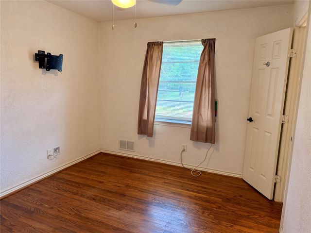 201 Collins Drive, Terrell, TX 75160